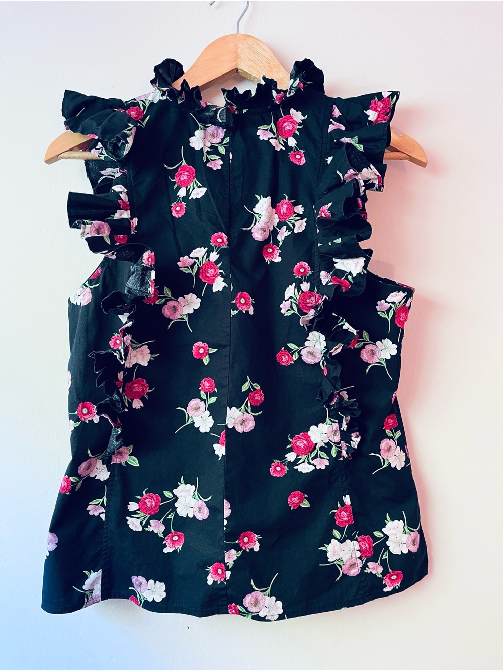Express, Black Floral Ruffle Sleeveless Blouse, Women, Size Medium.